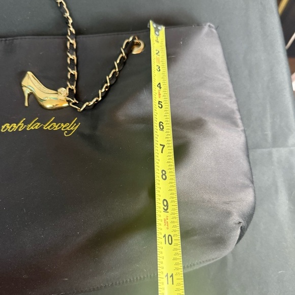 DSW Elegant Black Tote with Gold Details (B5) - Picture 13 of 16